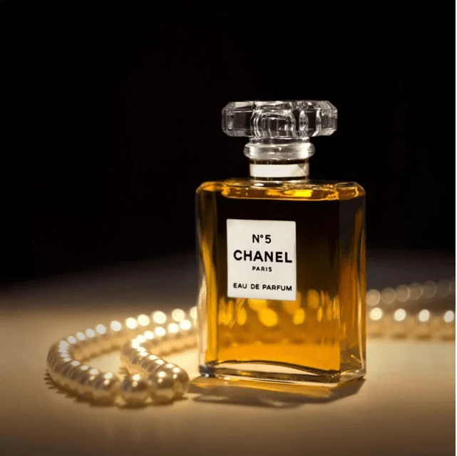 Chanel N5 EDP 100 ml ( Christmas Package) - Image 3